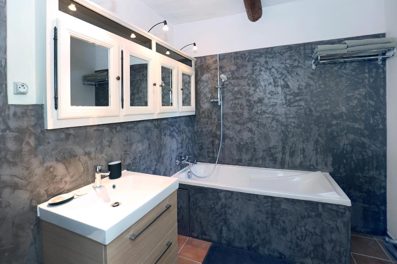 Le Cheval Blanc Bed & Breakfast La Bastide-des-Jourdans Bagian luar foto